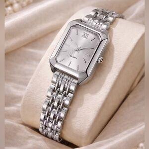 Classic Silver White Quartz Watch — White Dial & Linked Bracelet